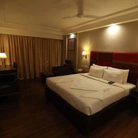 Hotel-S-Park Khammam Екстер'єр фото