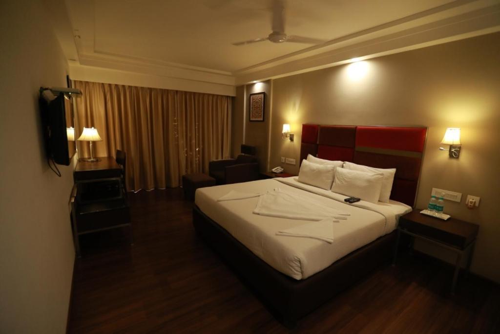 Hotel-S-Park Khammam Екстер'єр фото